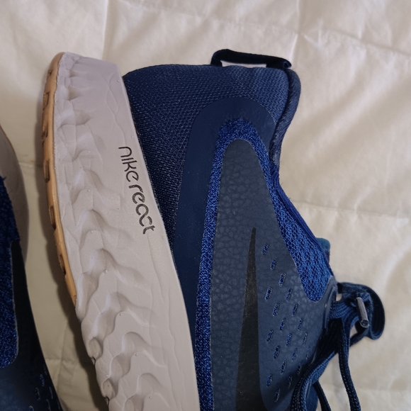 Nike Legend reacts - Picture 5 of 6